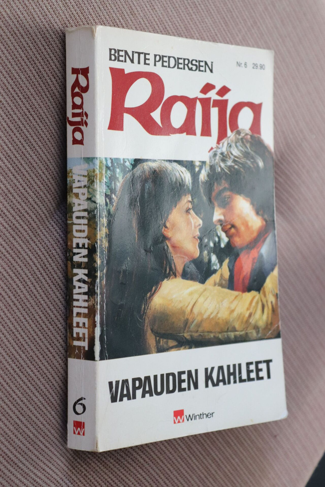 Bente Pedersen : Raija 6 Vapauden kahleet ( 1.p. 1991 )