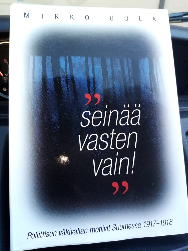 Mikko UOLA : Seinää vasten vain ( SIS POSTIKULU)
