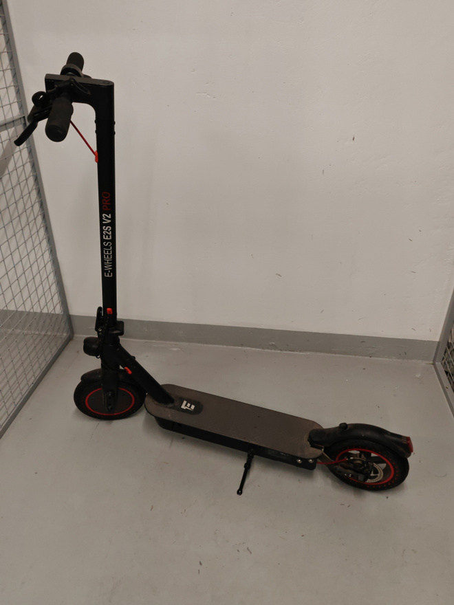 E-Wheels E2S V2 Pro sähköpotkulauta.