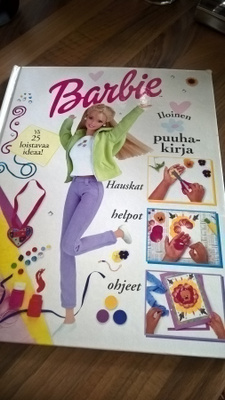 Barbie : Iloinen Puuhakirja