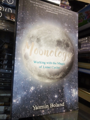 Yasmin Boland :  Moonology ( SIS POSTIKULU)