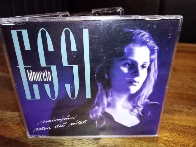 CDS ESSI WUORELA : Naimisiin ( SIS POSTIKULU)