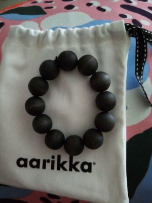 AARIKKA RANNEKORU MUSTA + KORUPUSSUKKA