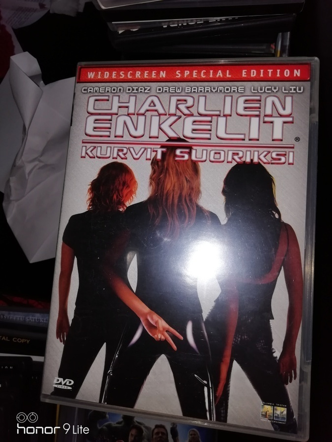 Charlien enkelit ja charlien enkelit kurvit suoriksi