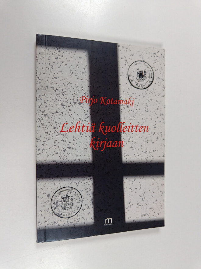 Pirjo Kotamäki : Lehtiä kuolleitten kirjaan