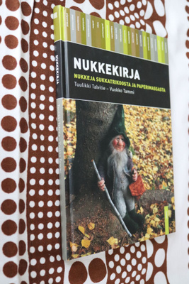 Talvitie - Tammi Nukkekirja Nukkeja sukkatrikoosta ja paperi