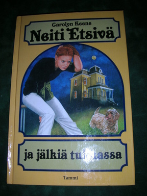 Keene: Neiti Etsivä ja jälkiä tuhkassa