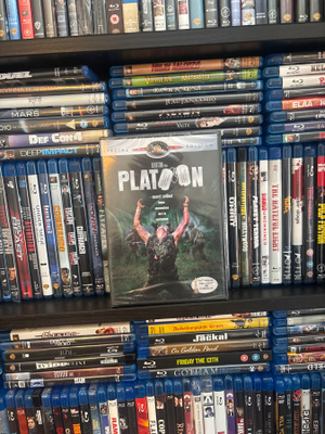 (Uusi) Nuoret sotilaat / Platoon (1986) Olver Stone