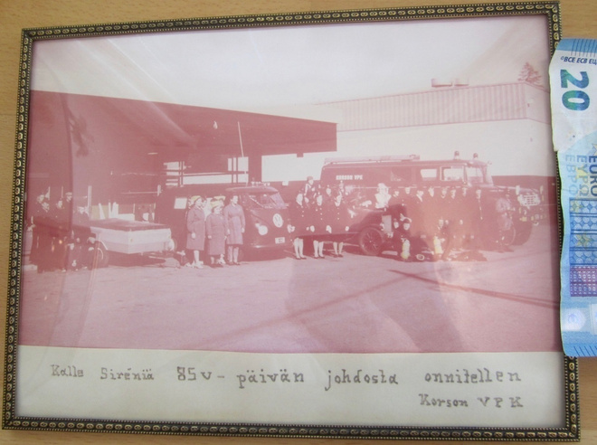 VANHA Valokuva VPK Palokunta Vantaa Korso KIVAT Autot 1971