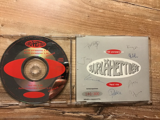 Suurlähettiläät . Syvää purppuraa nimmareilla CDS single