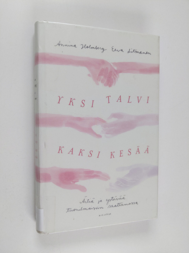 Annina Holmberg ym. : Yksi talvi, kaksi kesää : äitiä ja ...
