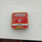 Läkerol, pieni peltirasia, 2kpl pun. + vihr. - pikkukuva 1