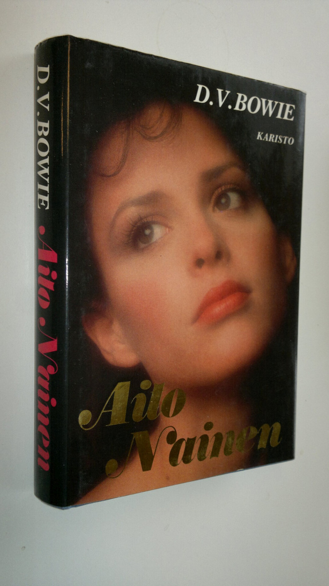 D. V. Bowie : Aito nainen