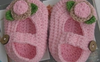 Vauvan pinkki tossut, kukka kuvio, koko 13cm (n. 18 - 24 kk)