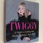 Twiggy : A guide to looking and feeling fabulous over forty - pikkukuva 1