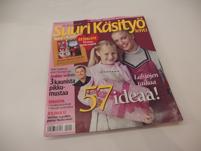 Suuri Käsityö nr 11-12/05, mm tonttupuku ja paljon enkeleitä