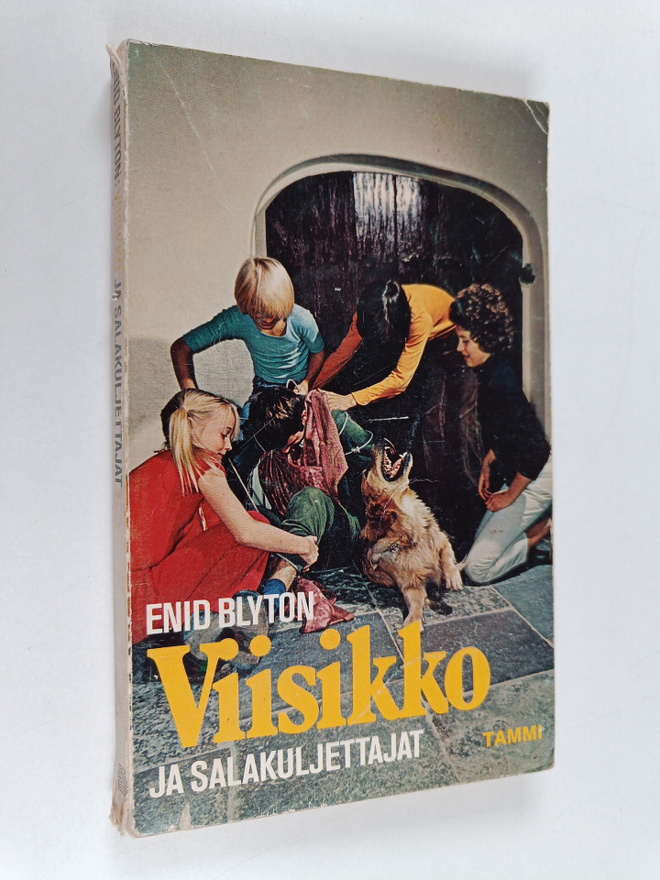 Enid Blyton : Viisikko ja salakuljettajat