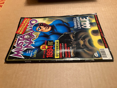 MUSTANAAMIO 1/1994 +juliste