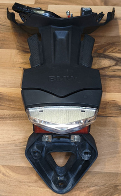 BMW F900R takalamppujen alusta