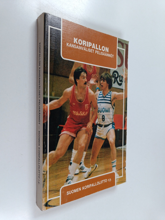 Kansainväliset koripallopelin säännöt : jotka Suomen kori...