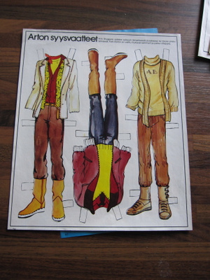 APU PAPERINUKKESIVU ARTON SYYSVAATTEET 37 / 1977