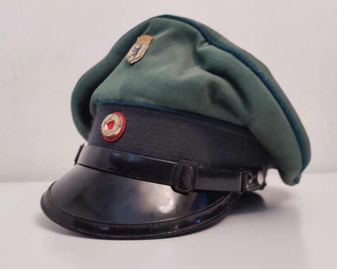 Länsi-Berliinin poliisin (Schutzpolizei) koppalakki
