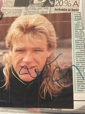 Patrik Sjöberg nimikirjoitus lehtikuvassa