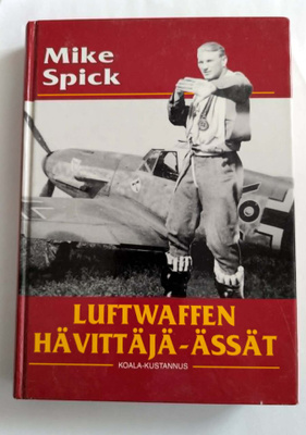 Kolme sota-aiheista kirjaa