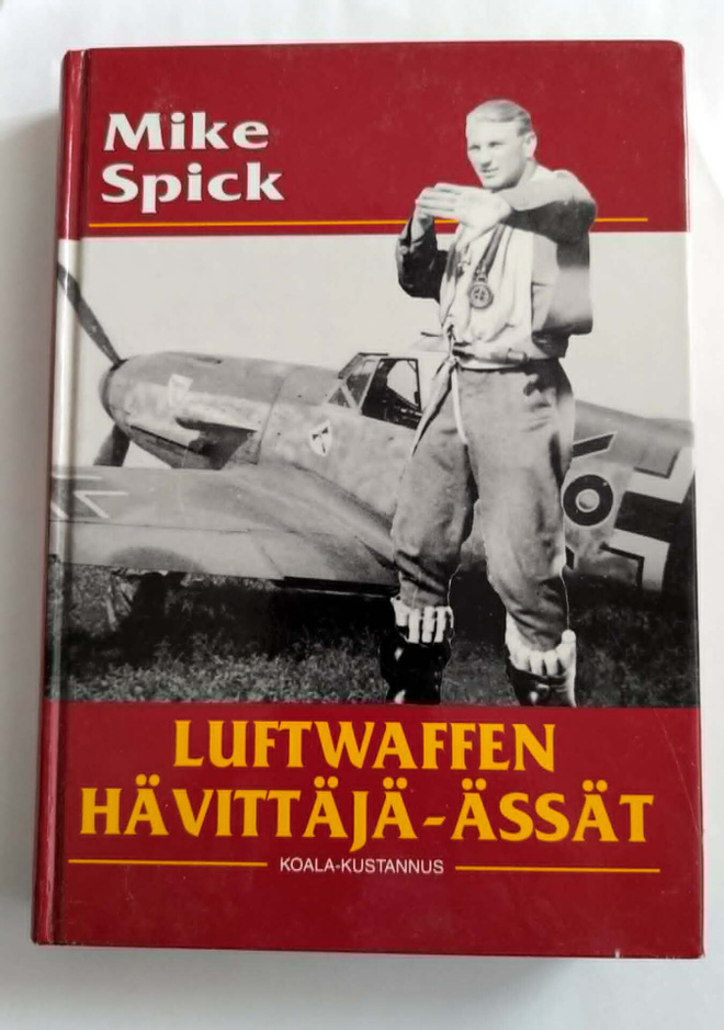 Kolme sota-aiheista kirjaa