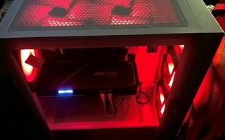 Peli tietokone  Ryzen 5  5600t 32gb ram tera ssd