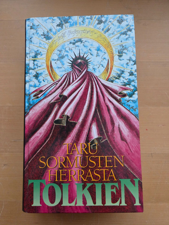 TOLKIEN . TARU SORMUSTEN HERRASTA . KOVAKANTINEN .