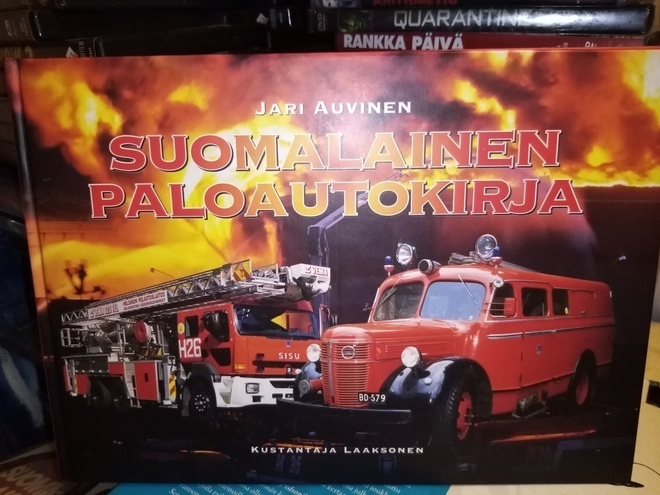JARI AUVINEN :  SUOMALAINEN PALOAUTOKIRJA