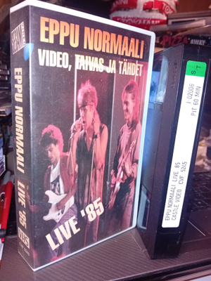 VHS EPPU NORMAALI : EPUT LIVE '85 ( SIS POSTIKULU )