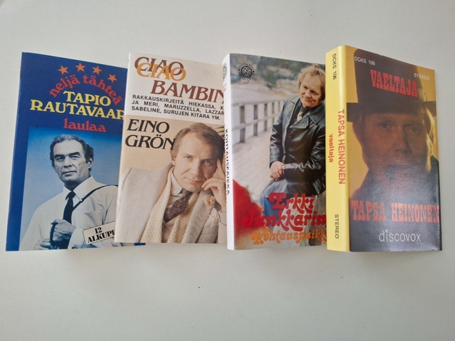 4 x c-kasetin kansipaperit ( Tapio, Eino, Erkki, Tapsa )