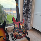Guitar Hero kitaraohjain + Teline + Kasa pelejä - pikkukuva 1