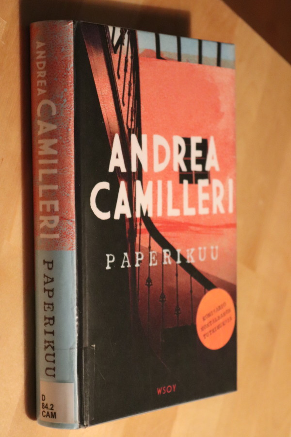 Andrea Camilleri : Paperikuu ( 1.p. 2015 k.po )