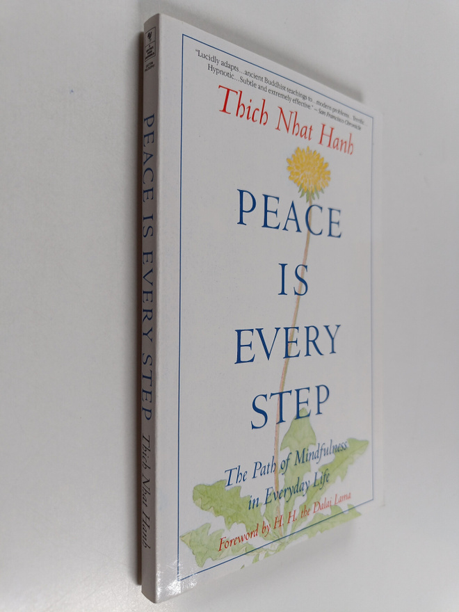 Thich Nhat Hanh : Peace Is Every Step - The Path of Mindf...