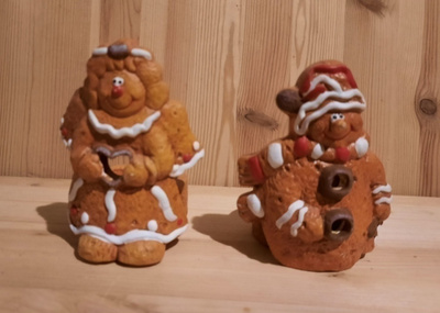 2 uutta kynttilänjalkaa