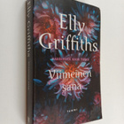 Elly Griffiths : Viimeinen sana - pikkukuva 1