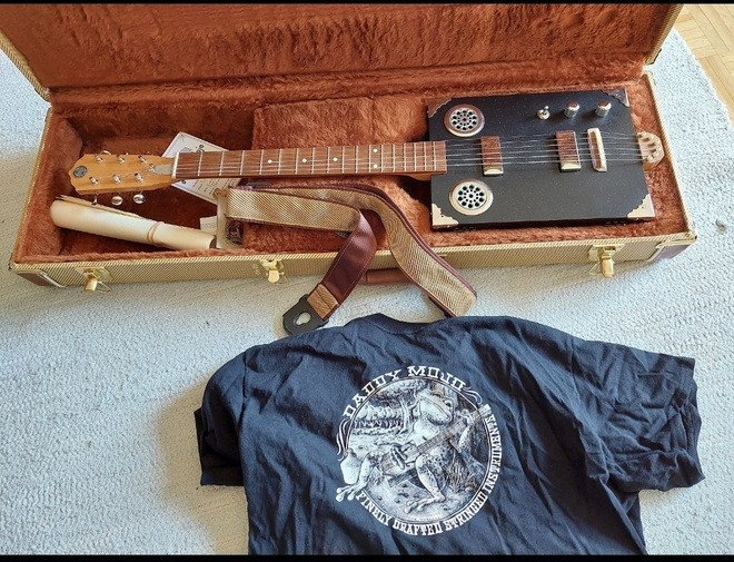 Daddy Mojo Stovepipe 6- kielinen laatikkokitara h. 1000€