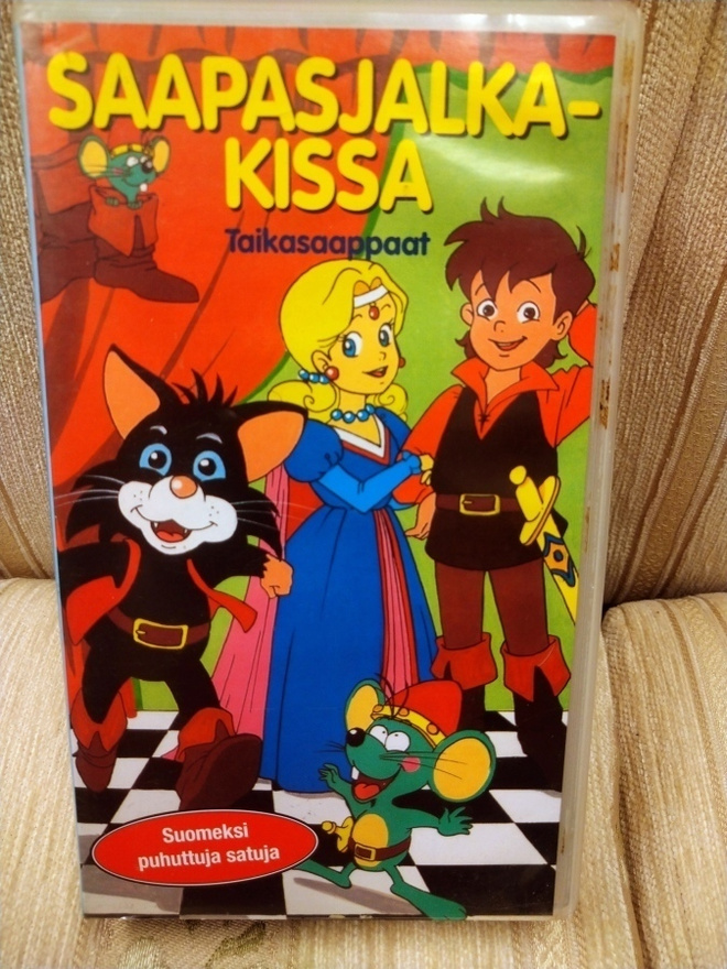 Saapasjalkakissa Taikasaappaat videokasetti.