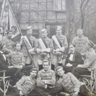 Valokuva Ylioppilaat UPEA Asu Lippu Miekka Pahvitausta 1900- - pikkukuva 2