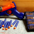 Nerf pistoolin mallinen ase + panokset ja kotelo - pikkukuva 1