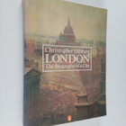 Christopher Hibbert : London : the biography of a city - pikkukuva 1