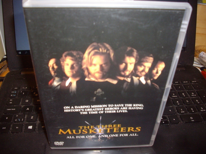 DVD : Kolme muskettisoturia ( sis. postikulut )