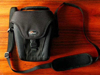 LowePro Rezo TLZ 10 kameralaukku säädettävällä olkahihnalla