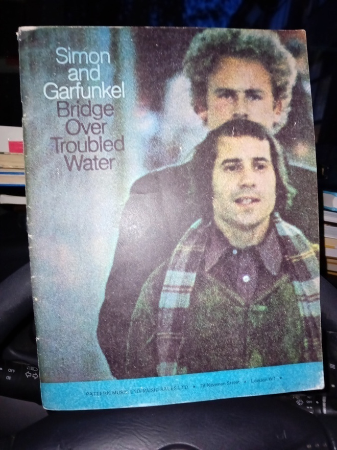 Nuottikirja : Simon and Garfunkel Bridge Over Troubled Water