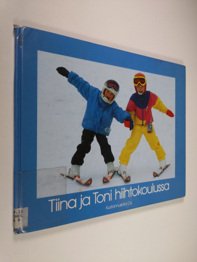 Jorma Komulainen : Tiina ja Toni hiihtokoulussa