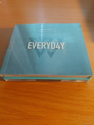 K-POP Winner : Everyd4y CD + Book + Photocards