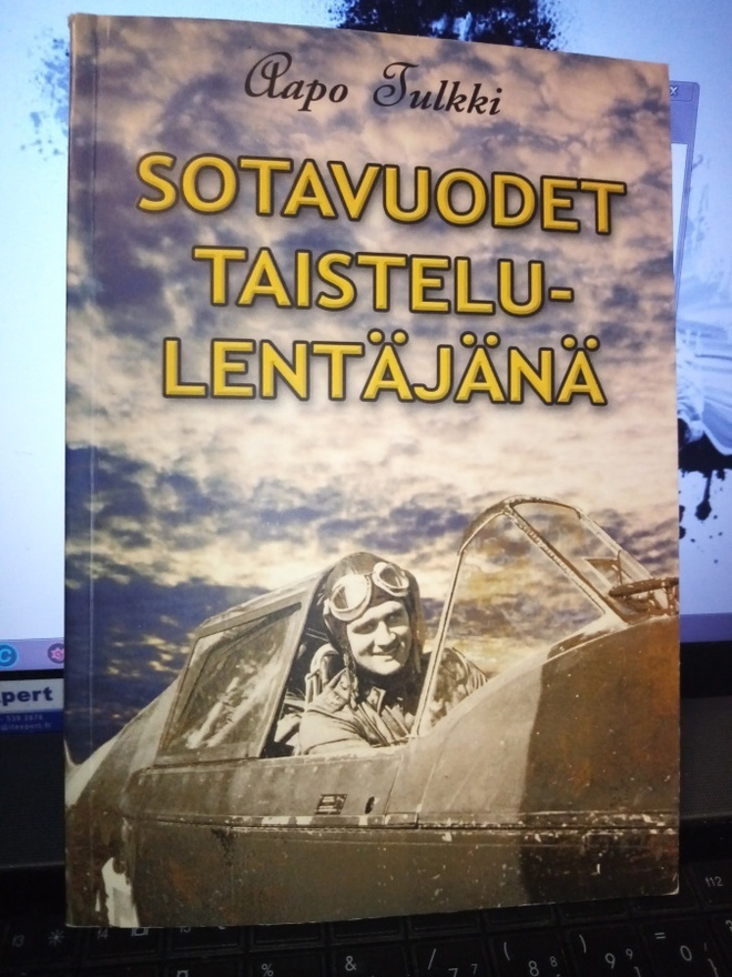 Aapo Tulkki : Sotavuodet taistelulentäjänä ( SIS POSTIKULU)